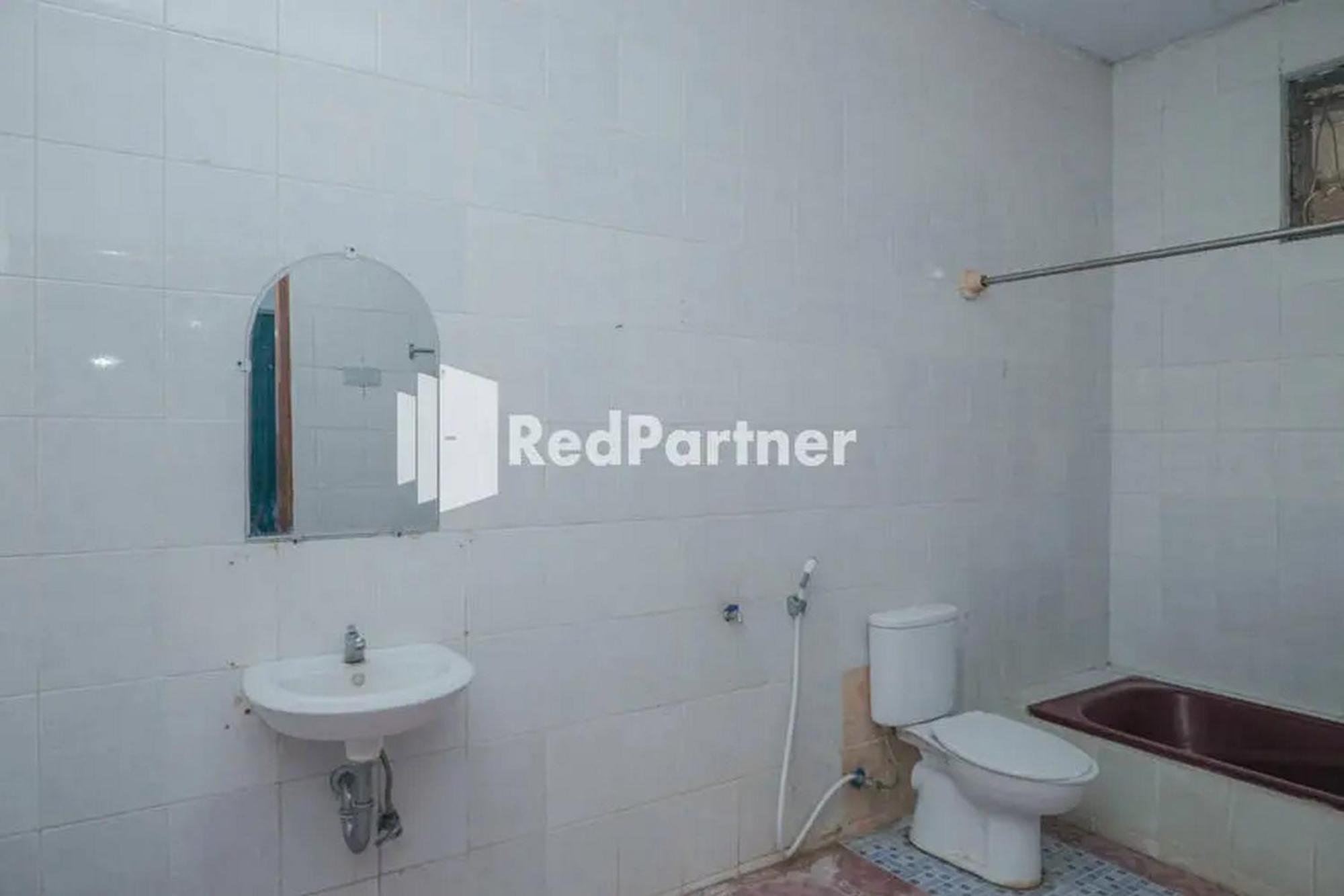 Pondok Damai Guest House Syariah Mitra Reddoorz Cirebon Exterior foto