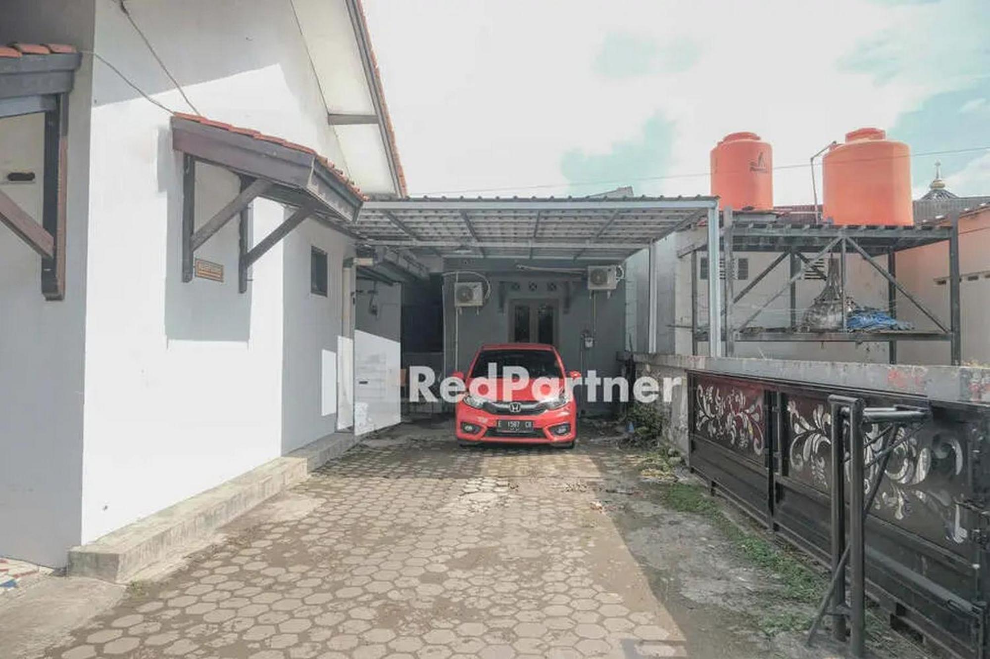 Pondok Damai Guest House Syariah Mitra Reddoorz Cirebon Exterior foto