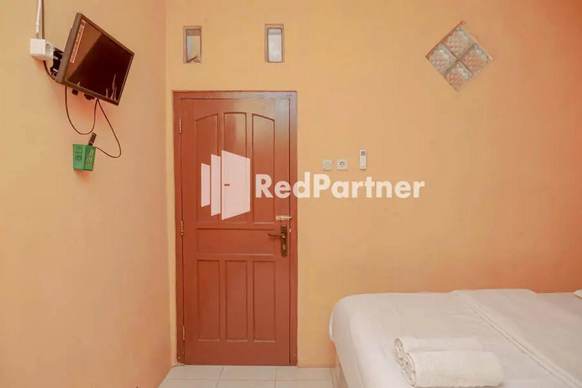 Pondok Damai Guest House Syariah Mitra Reddoorz Cirebon Exterior foto